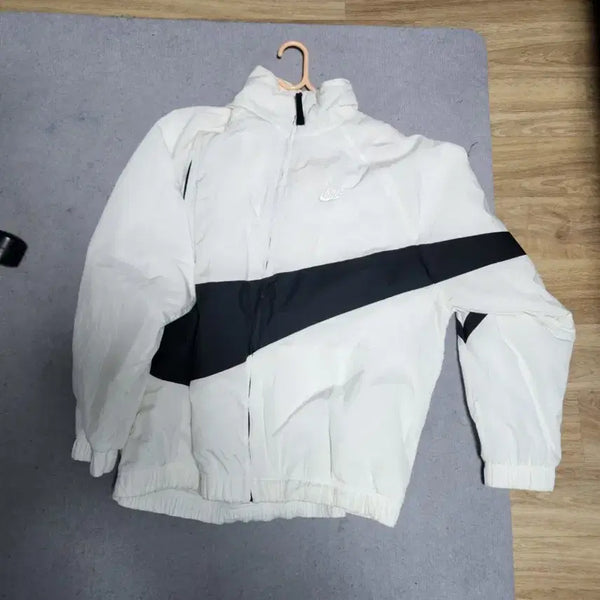 [BUNJANG] Nike Big Swoosh Windbreaker White/Black / 나이키 빅스우시 바람막이 화이트/블랙