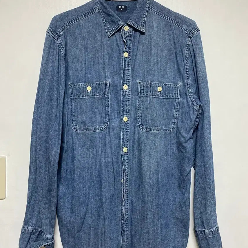 [BUNJANG] Uniqlo Work Shirt Medium Vintage Wash Denim / [UNIQLO] 유니클로 워크셔츠 M사이즈