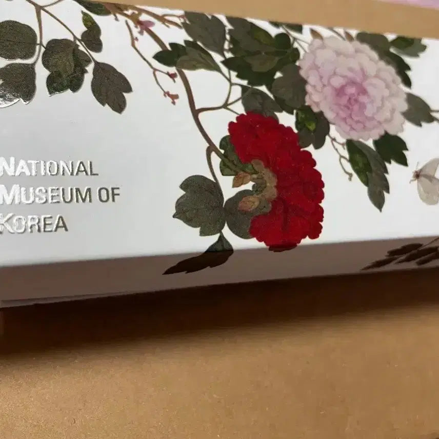 [BUNJANG] National Museum of Korea Floral Butterfly Paper Pencil Case / 국립중앙박물관 꽃과나비 종이필통