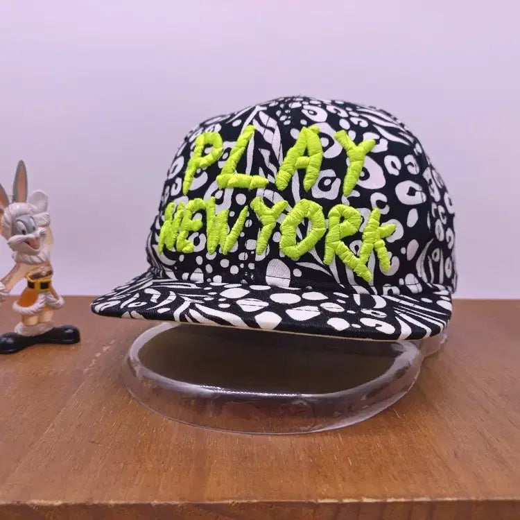 [BUNJANG] PLAY NEWYORK All-Over Pattern Embroidered Hip Hop Snapback Hat Black/Fluorescent / 플레이뉴욕 올오버 패턴 자수 힙합 스냅백 블랙 형광