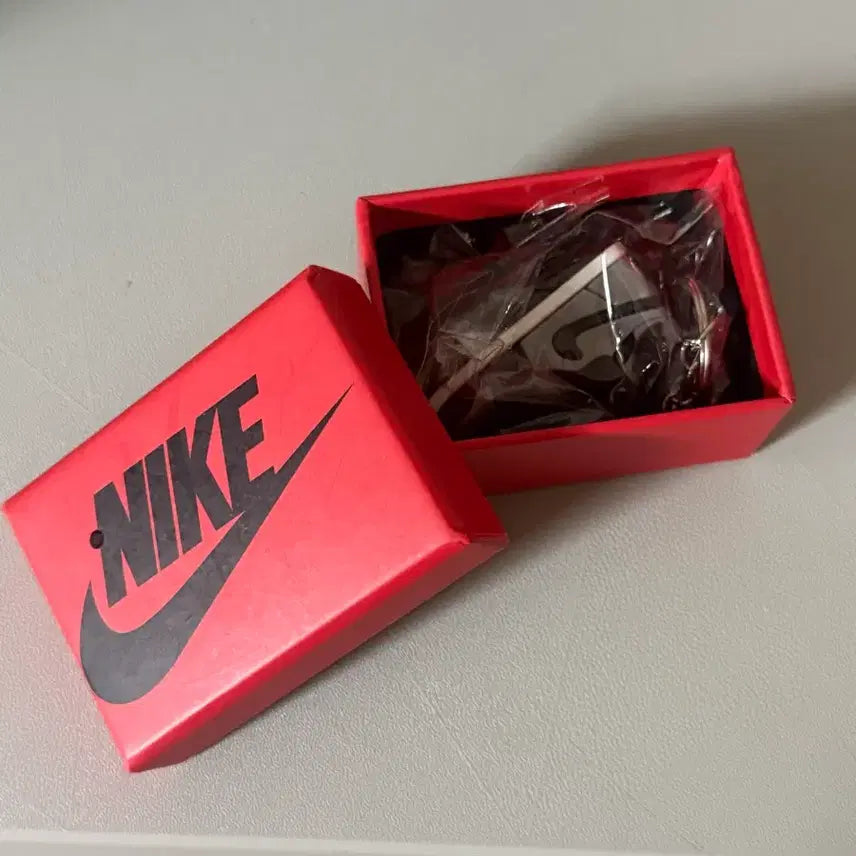 [BUNJANG] Nike Red Box Keychain / 나이키 키링 레드 박스