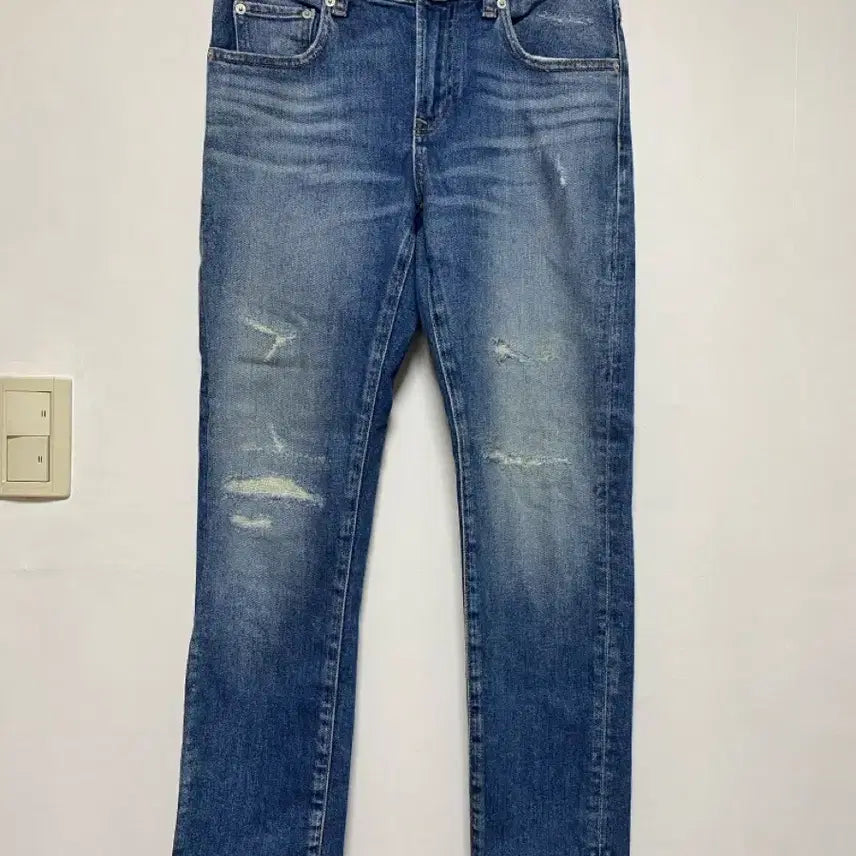 [BUNJANG] UNIQLO Slim Straight Distressed Jeans Size 26 / [UNIQLO] 유니클로 슬림스트레이트 디스 진 26사이즈