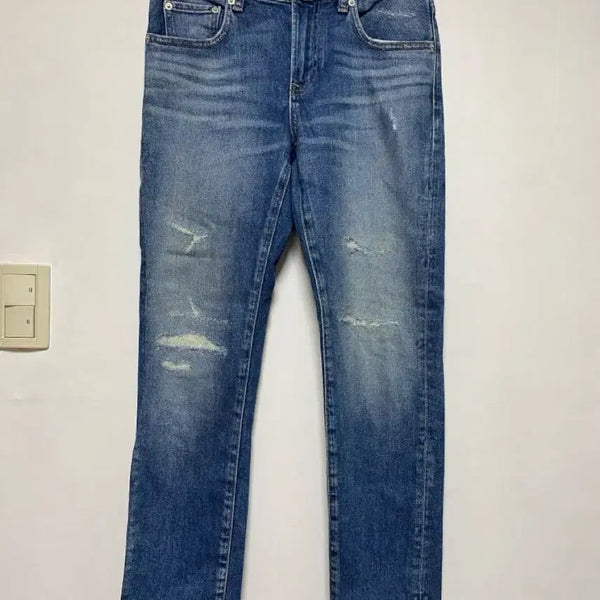 [BUNJANG] UNIQLO Slim Straight Distressed Jeans Size 26 / [UNIQLO] 유니클로 슬림스트레이트 디스 진 26사이즈