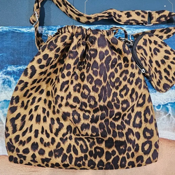 [BUNJANG] Leopard Print Drawstring Bag and Pouch Set / 호피무늬 복조리백 파우치 세트