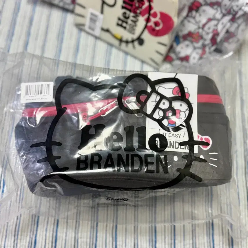 [BUNJANG] Brandon Hello Kitty Edition Makeup Pouch Black (Sealed) / [헬로키티 에디션] 브랜든 메이크업 파우치 블랙 (미개봉)