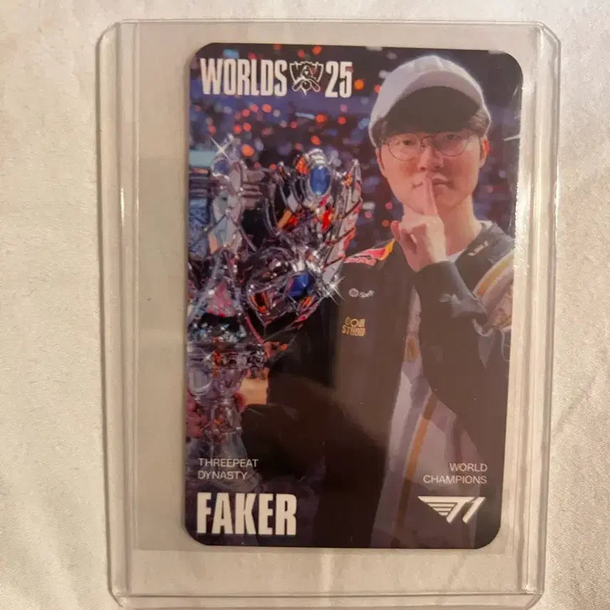 [BUNJANG] T1 Faker Galio Skin Photocard / T1 페이커 MSI 대전 펜페스타 월즈 우승 스킨 갈리오 포토카드 양도!