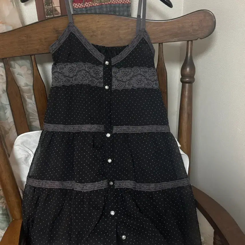 [BUNJANG] Axizfarm Polka Dot Lace Sleeveless Top / 악시즈팜 엑시즈팜 나시탑