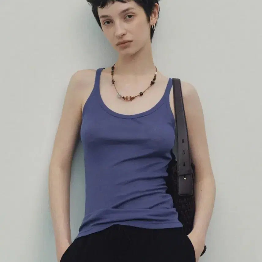 [BUNJANG] NEEV Soft Stretch Tencel U-Neck Sleeveless Top Navy / NEEV 니브 소프트 스트레치 텐셀 U넥 슬리브리스 네이비