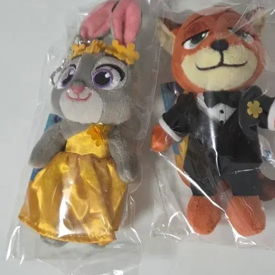 [BUNJANG] Zootopia Nick Wilde & Judy Hopps Tuxedo & Dress Set Keyring (Sealed, Bundle) / 주토피아 cgv 인형 키링 닉 주디 미개봉 일괄