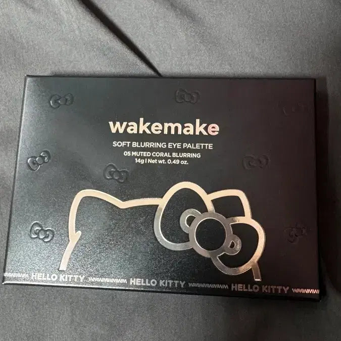 [BUNJANG] WakeMake Hello Kitty Edition 05 Mute Coral Blurring Eyeshadow Palette / [새상품] 웨이크메이크 헬로키티 05 뮤트 코랄 블러링