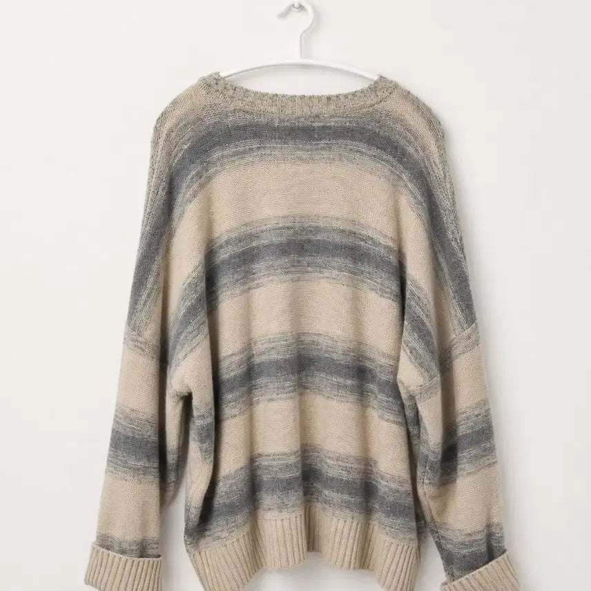 [BUNJANG] Vivastudio Oversized Cropped Gradient Stripe Knit / 비바스튜디오 오버핏 크롭 니트 (스트라이프)