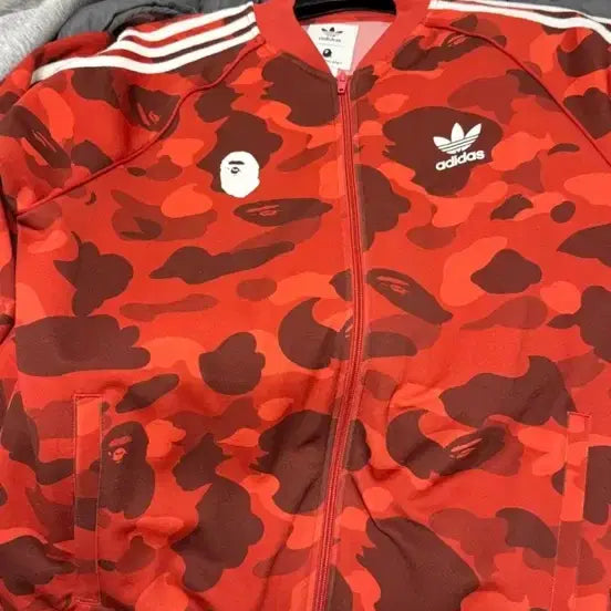 [BUNJANG] BAPE x Adidas Collaboration Track Top Jersey Red / 베이프x아디다스 트랙탑 져지 콜라보 한정판 겉옷 빨간색 레드 적계 판매