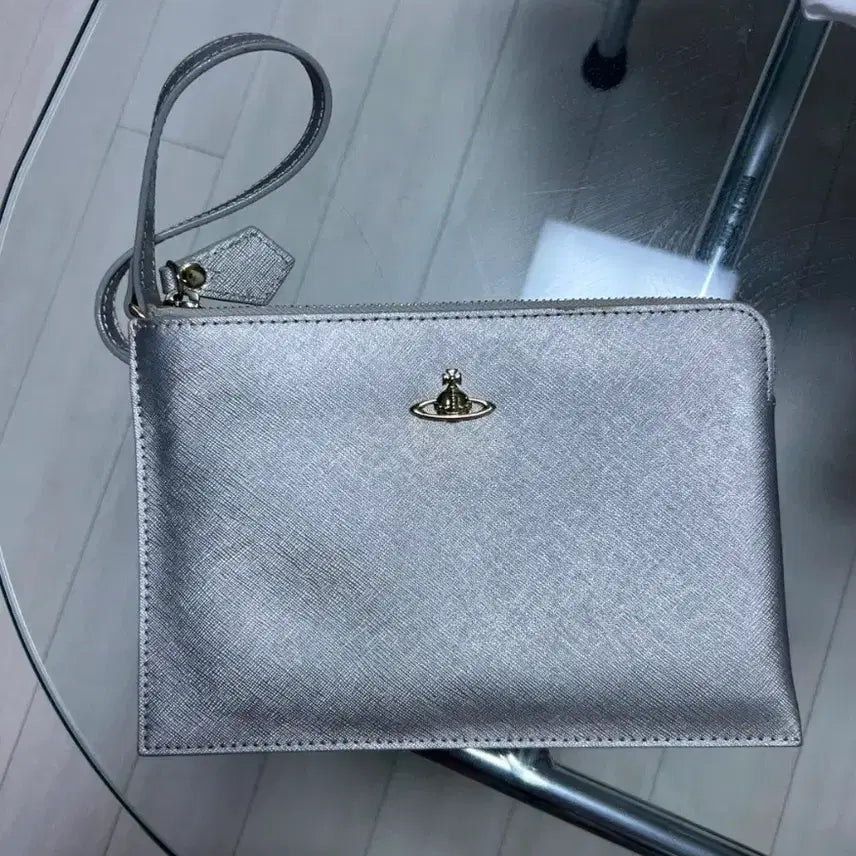 [BUNJANG] Vivienne Westwood Saffiano Leather Silver Clutch Bag / 비비안웨스트우드 실버 클러치백