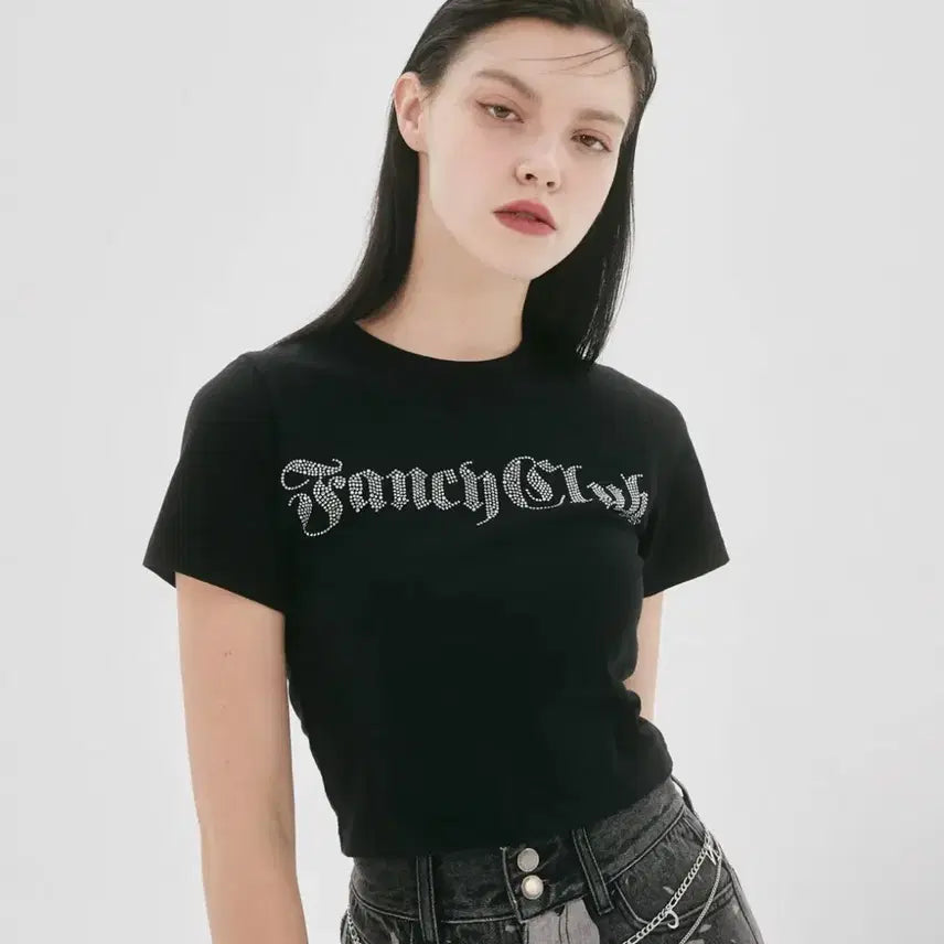 [BUNJANG] Fancy Club Cubic Logo Cropped Short-Sleeve T-Shirt Black / 팬시클럽 큐빅 로고 크롭 반팔 블랙