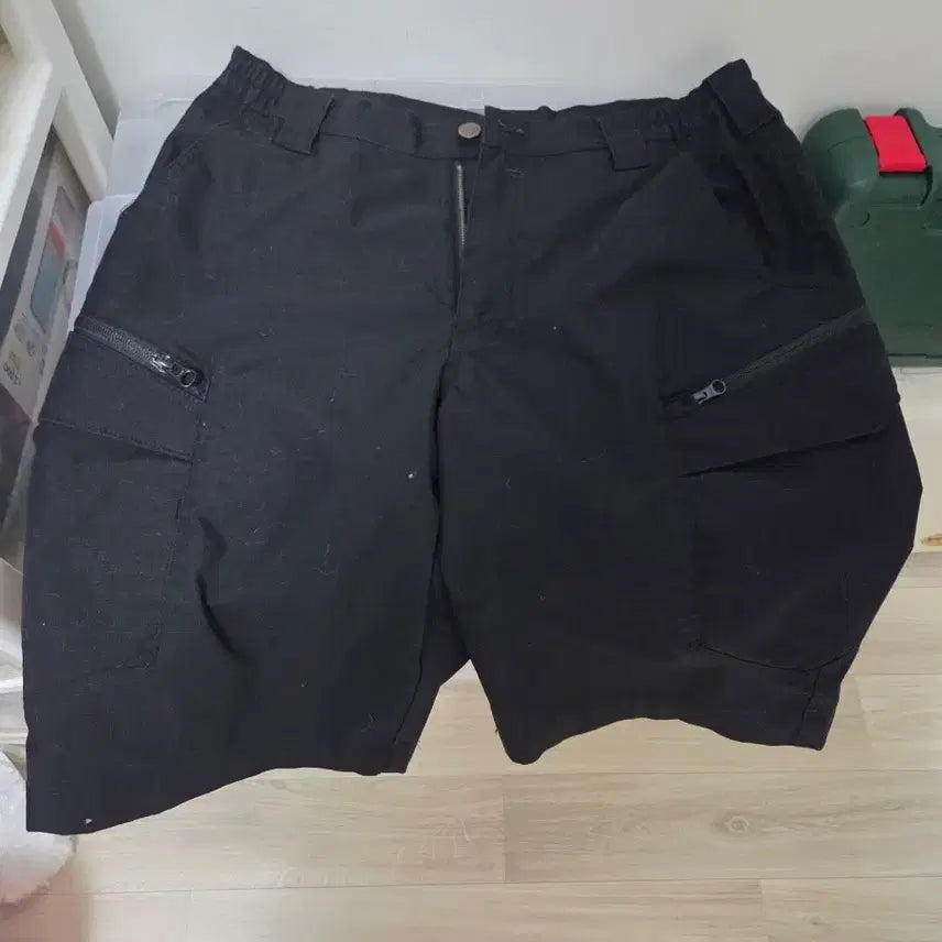[BUNJANG] Black Cargo Shorts / 블랙 카고 반바지