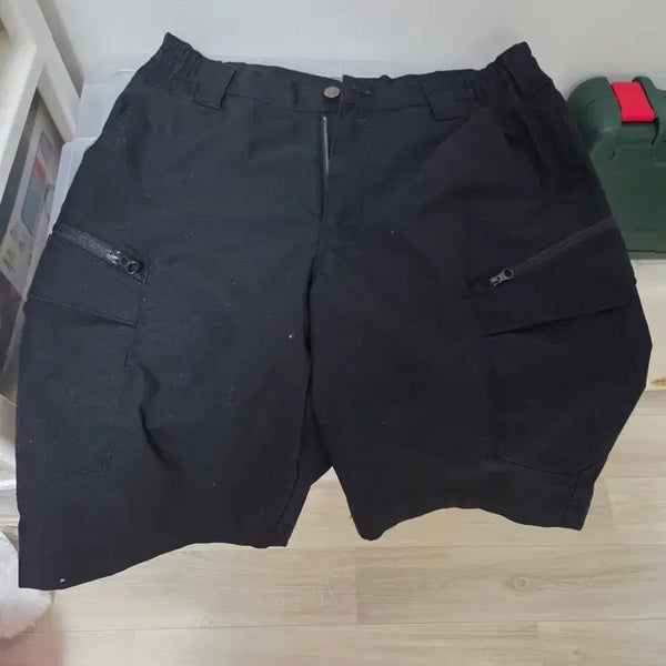 [BUNJANG] Black Cargo Shorts / 블랙 카고 반바지