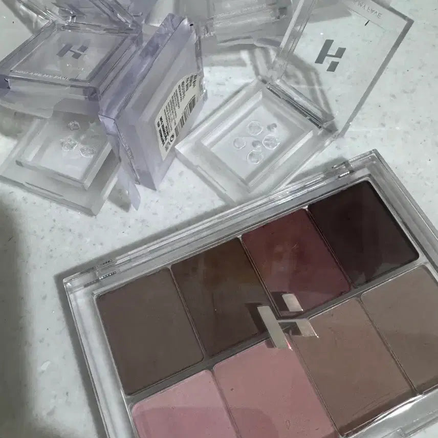 [BUNJANG] Holika Holika 8-Color Eye Shadow Palette / 홀리카홀리카 아이 싱글섀도우 팔레트8구