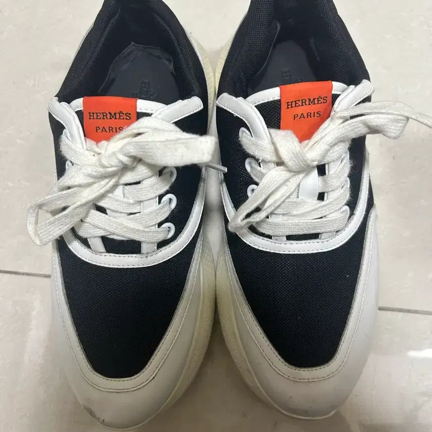 [BUNJANG] Hermes Black/White Logo Sneakers / 에르 운동화