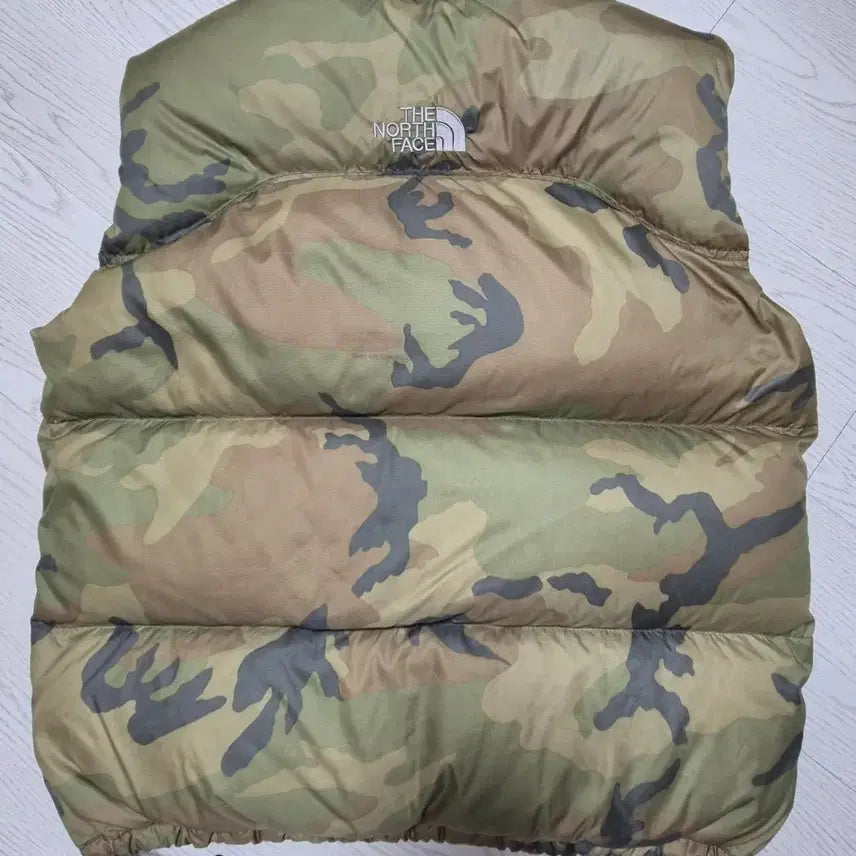 [BUNJANG] The North Face Camo Vest Padding XL (Fits 105-110) / (대장)센터로고 노스페이스 카모 조끼 패딩 XL 105 110 몽벨 K2