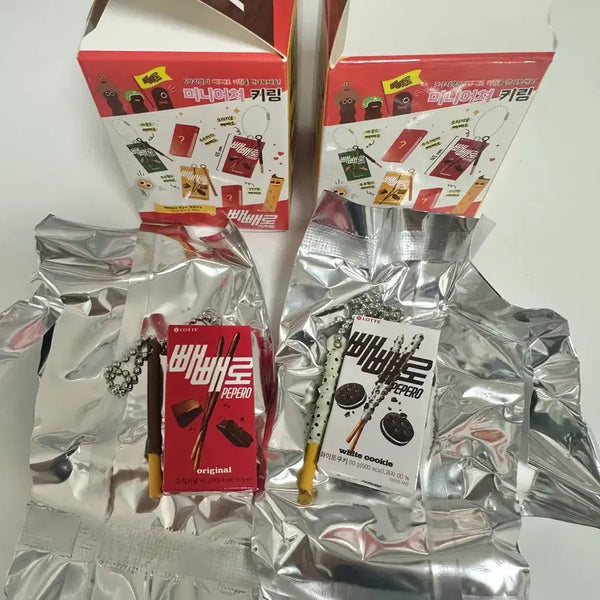 [BUNJANG] Lotte Pepero Original & White Cookie Keyring Set / (새상품/정품) 롯데 빼빼로 오리지널 화이트쿠키 키링 세트
