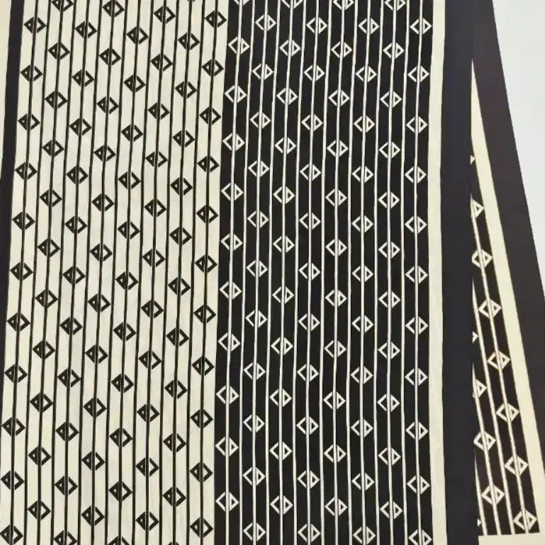 [BUNJANG] Dior CD Logo Silk Scarf (Black & Ivory) / 디올 Dior Sport CD 로고 실크 스카프 (투톤 연출 가능)