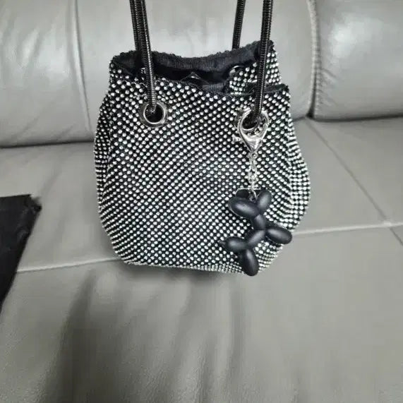 [BUNJANG] COYLY Sequin Drawstring Mini Bag with Cubic Chain / COYLY 스팽글 복조리백 큐빅 체인 미니백
