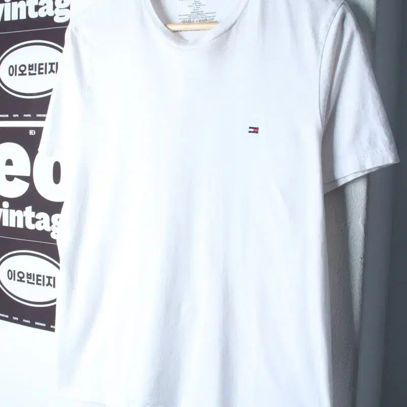 [BUNJANG] Tommy Hilfiger Small Logo T-Shirt White / (S-M) 타미힐피거 반팔 티셔츠 스몰로고 화이트 올드스쿨-H34939