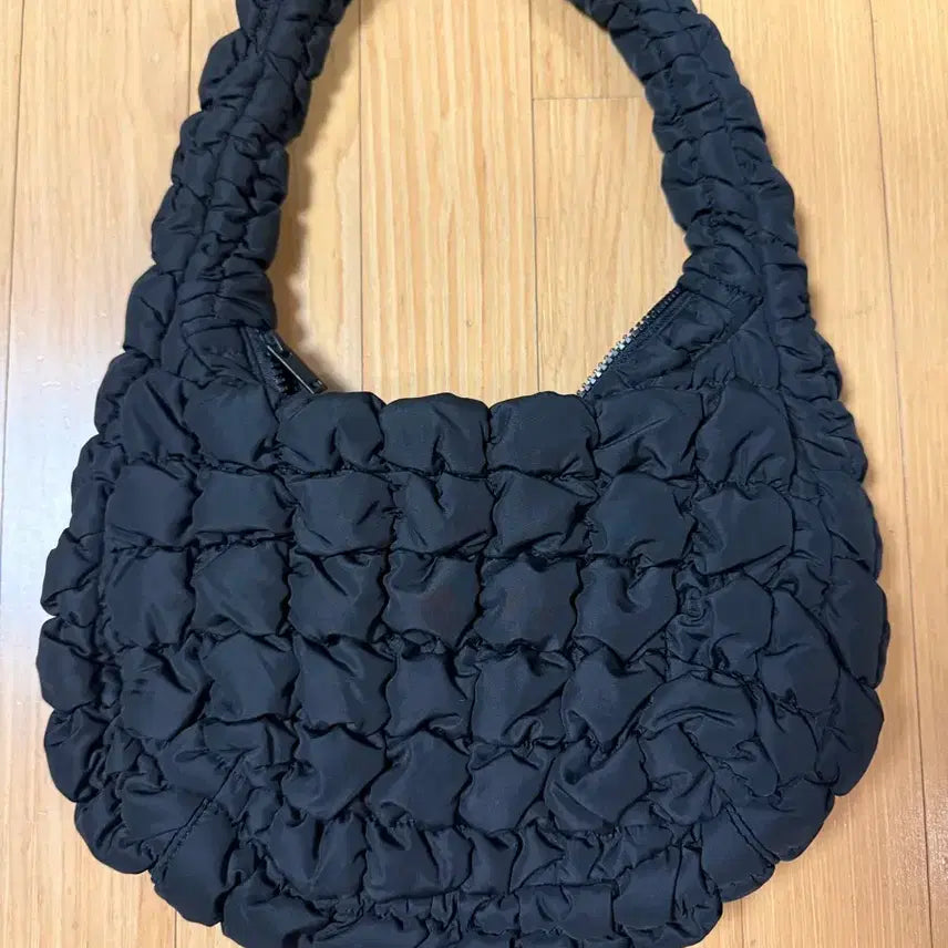 [BUNJANG] COS Quilted Gathering Shoulder Bag Black / 코스 퀼팅 셔링 숄더백 블랙