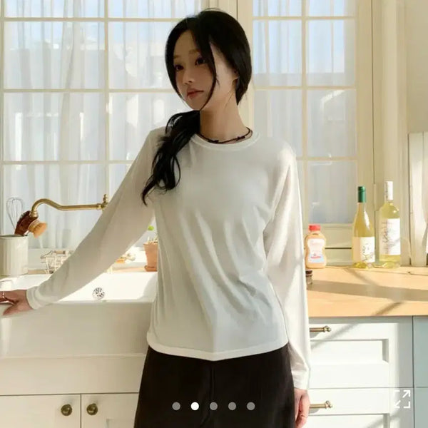 [BUNJANG] Jin Round Neck Long Sleeve T-shirt White / 원가 9400, 0회 외출) 잇진 라운드넥 긴팔 티셔츠 화이트 이너