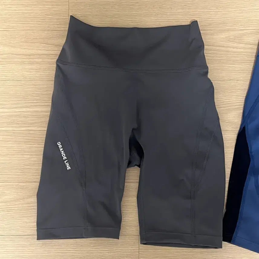 [BUNJANG] Grande Line Leggings (Size S) - Set of 2 / 그란데라인 레깅스 S사이즈 2개