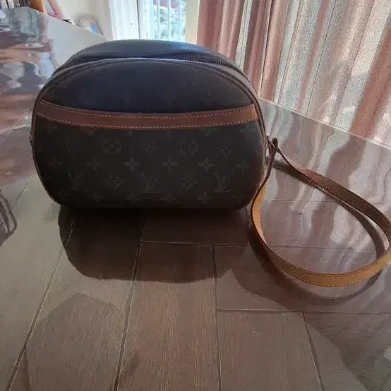 [BUNJANG] Louis Vuitton Authentic Crossbody Shoulder Bag / 루이비통 정품 크로스  숄더백