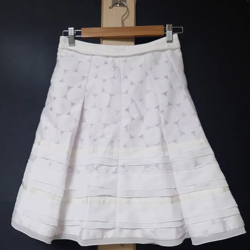 [BUNJANG] High-Waisted Full Skirt / 진짜만원 거의새거 린 55 풍성스커트