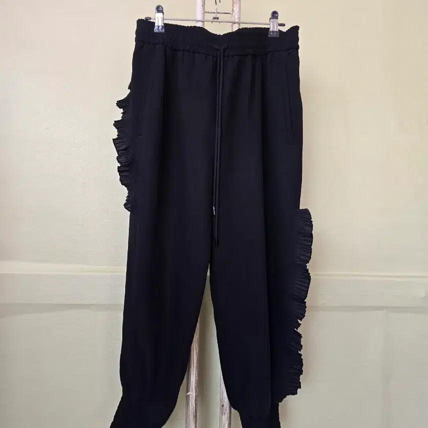 [BUNJANG] Lucky Chouette Shirring Jogger Pants Black / 럭키슈에뜨블랙  셔링 조거 팬츠