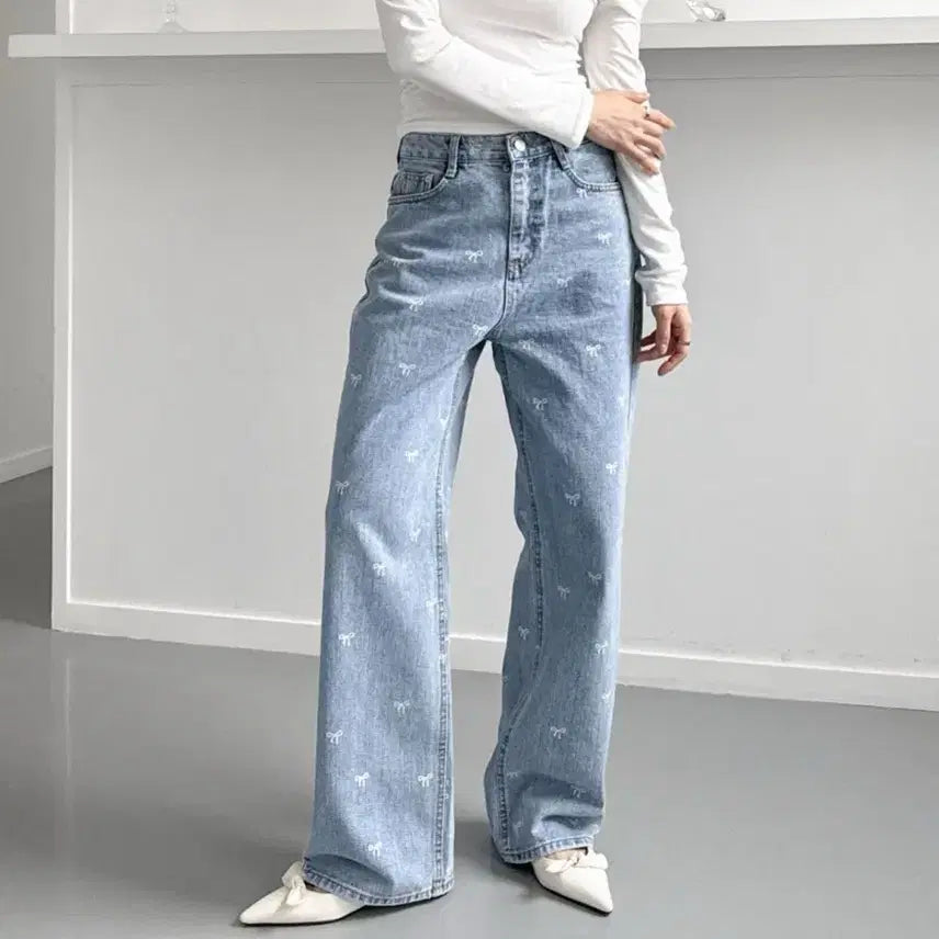[BUNJANG] Morphin Light Wash Ribbon Pattern Wide Fit Jeans / 모르핀 연청 리본 데님 패턴 청바지 진