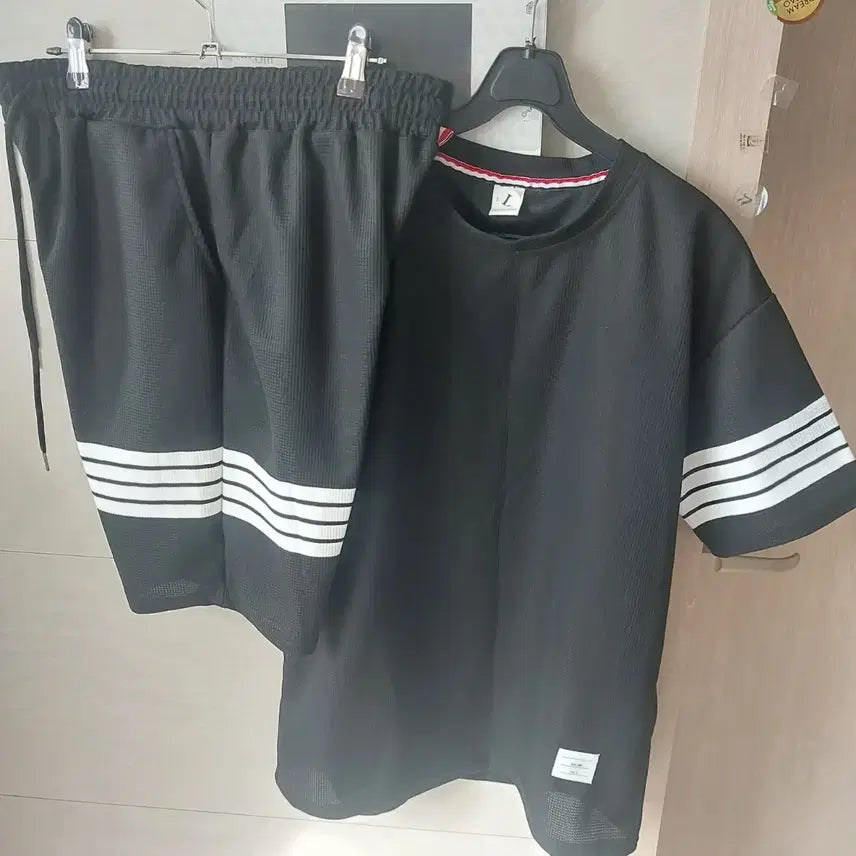 [BUNJANG] Black Three-Stripe T-Shirt and Shorts Set - L / 블랙 삼선 반팔 반바지 세트 L 새상품