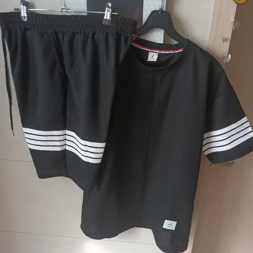 [BUNJANG] Black Three-Stripe Short Sleeve Top and Bottom Set L / 블랙  삼선 반팔 상하의 세트 L 새상품