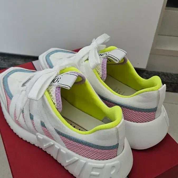 [BUNJANG] Roger Vivier White Sneakers / 로저비비에 스니커즈 화이트