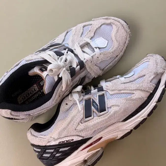 [BUNJANG] New Balance 1906R Sneakers Beige 245 / 뉴발란스 1906R 스니커즈 베이지 245