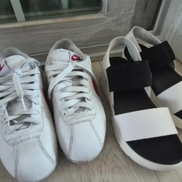 [BUNJANG] Nike Cortez White/Red Sandals / 나이키 코르테즈 흰빨 / 샌들. 각각 9000. 두개구매시15000