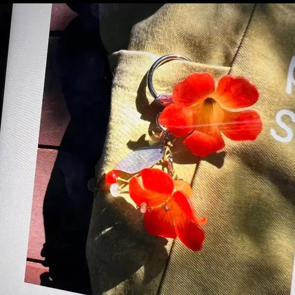 [BUNJANG] Sanghwahwa & Neungsohwahwa Blooming Flower Keyring and Strap Set / 연록 상사화 + 능소화 키링, 스트랩 양도