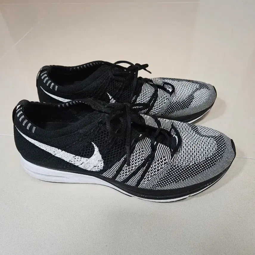 [BUNJANG] Nike Flyknit Racer Black White (260) / [260] 나이키 플라이니트 레이서 검흰