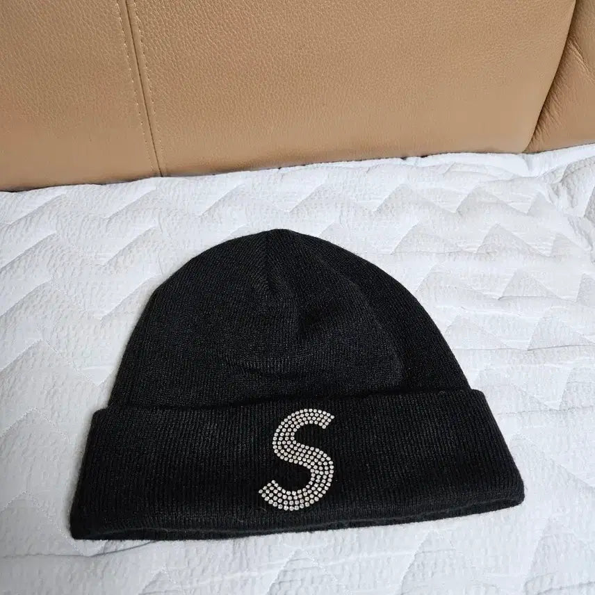 [BUNJANG] Supreme New Era Swarovski S Logo Beanie Black / 슈프림 뉴에라 스와로브스키 S 로고 비니 블랙 21SS