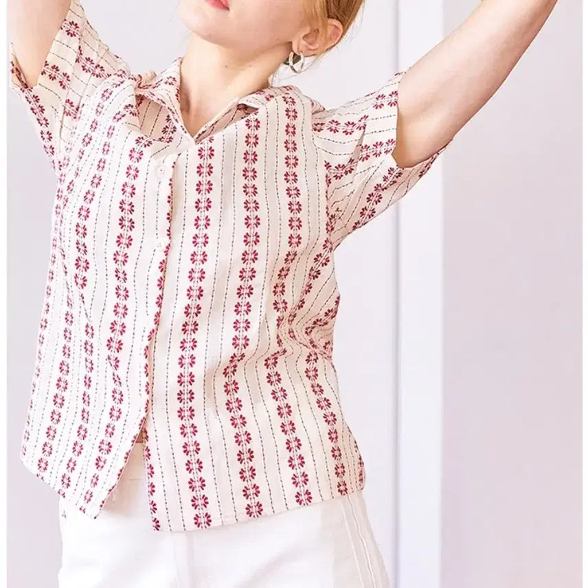 [BUNJANG] YUPPE Striped Flower Embroidered Short Sleeve Shirt / YUPPE 스트라이프 플라워 반팔 셔츠 FREE