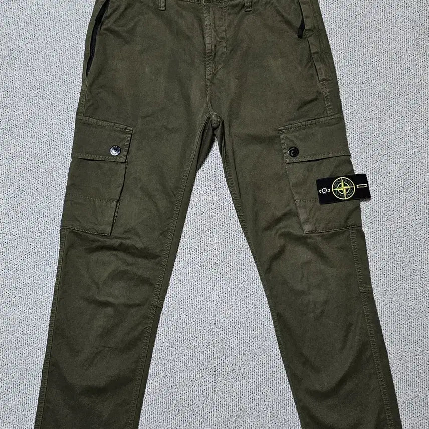 [BUNJANG] Stone Island 23FW Patch Cargo Pants Olive Khaki Size 30 / [W30 사이즈] 23FW 스톤아일랜드 와펜 카고 팬츠 올리브 카키 바지
