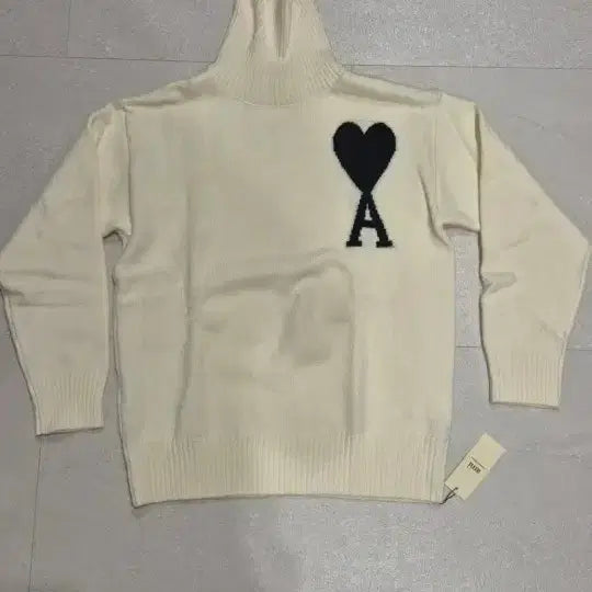 [BUNJANG] AMI Heart Logo Turtleneck Knit Ivory Size 100 / AMI 하트 로고 목폴라 니트 아이보리 터틀넥 100