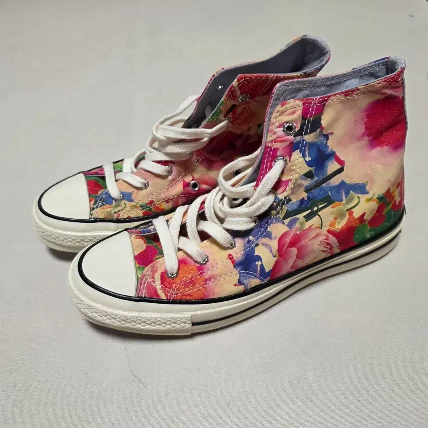 [BUNJANG] Converse High-Top Flower Pattern Sneakers / 컨버스 하이탑 플라워 패턴 스니커즈