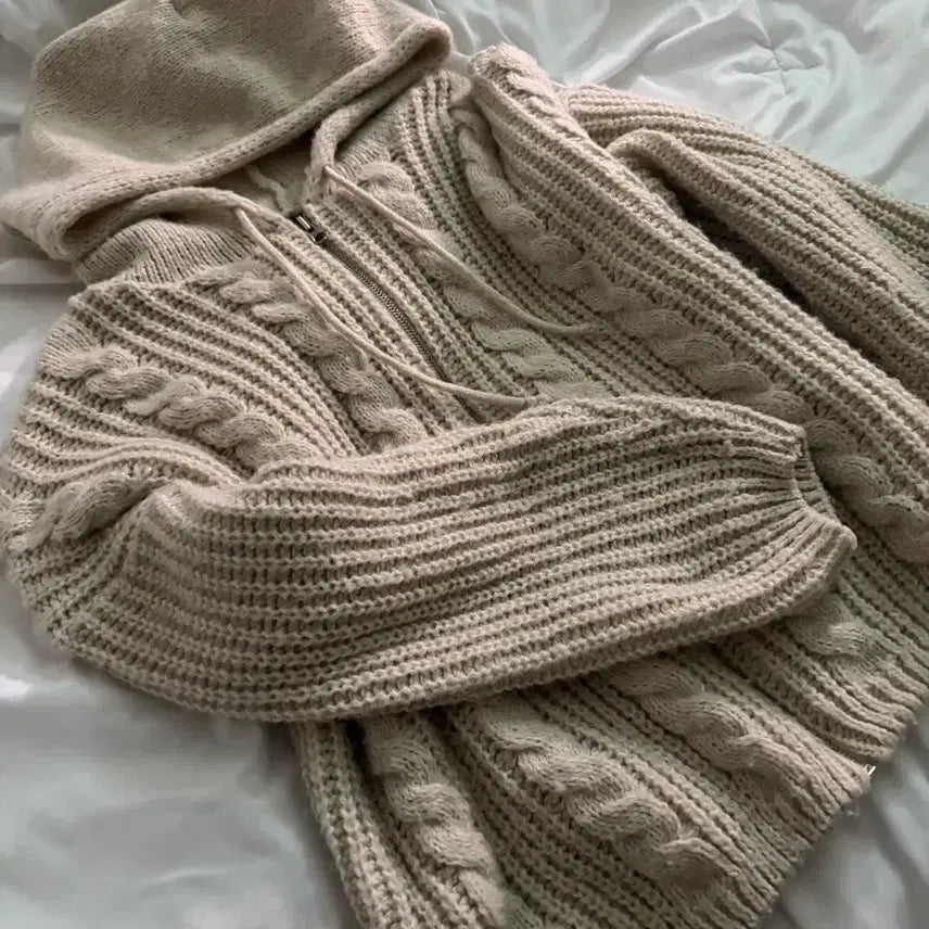 [BUNJANG] Cable Knit Hooded Cardigan Oatmeal Beige / 케이블 니트 폭닥 후드 가디건 오트밀베이지 에이블리