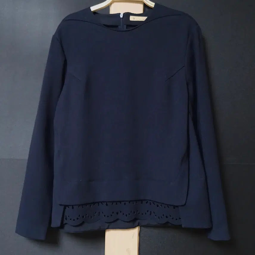 [BUNJANG] It Misha Bottom Punch Blouse / 진짜만원 잇미샤 밑단펀칭 블라우스