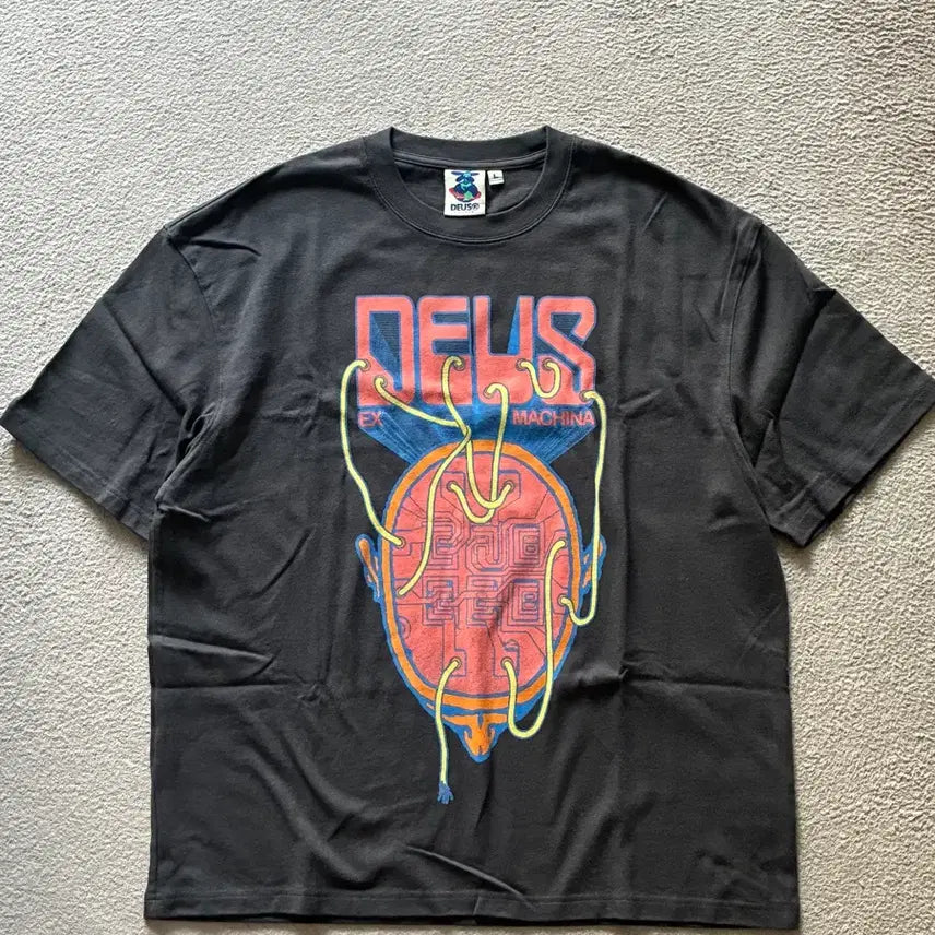 [BUNJANG] Deus Ex Machina T-Shirt Charcoal / [L] 데우스 티셔츠 챠콜