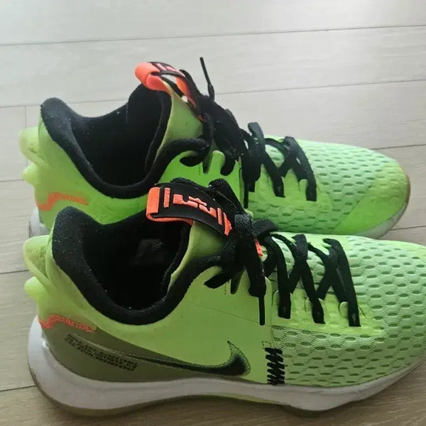 [BUNJANG] Nike LeBron XX Fluorescent Basketball Shoes (275) / 나이키 르브론 XX 형광색 농구화 275
